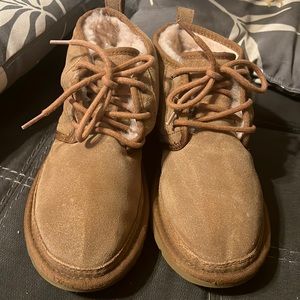 Tan UGG Neumel